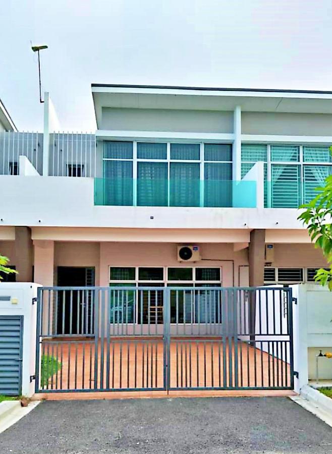 Desaru Cosy Homestay - Near Waterpark, Beach, Rapid -Wifi, Tvbox, Steamboat, Bbq Available Exterior foto